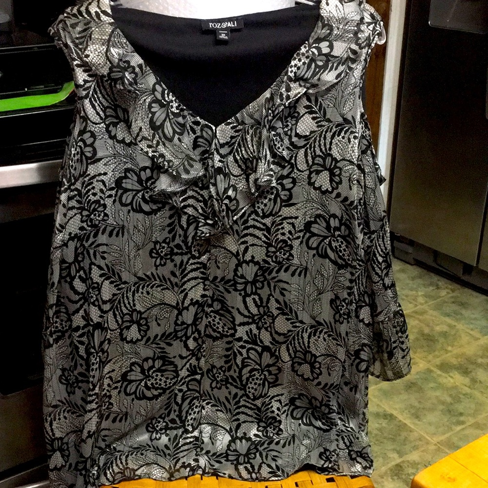 Roz & Ali off the shoulder sleeve 3X Vneck ruffle